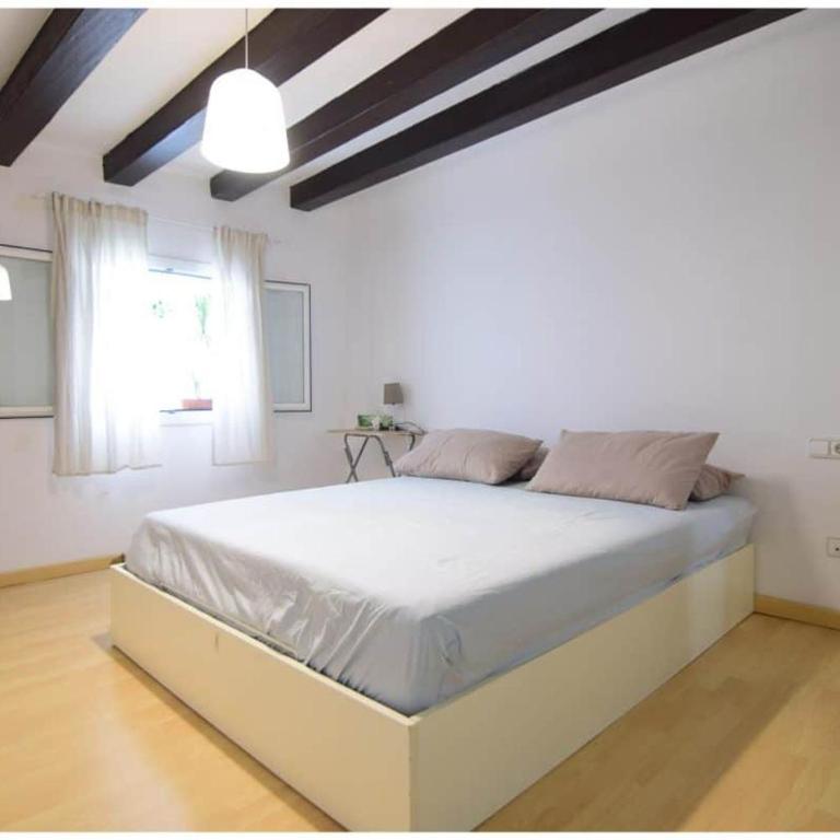 Apartment in the heart of Barcelona - Three-Bedroom Apartment - 16
