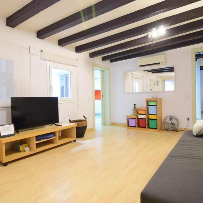 Apartment in the heart of Barcelona - Three-Bedroom Apartment - 4