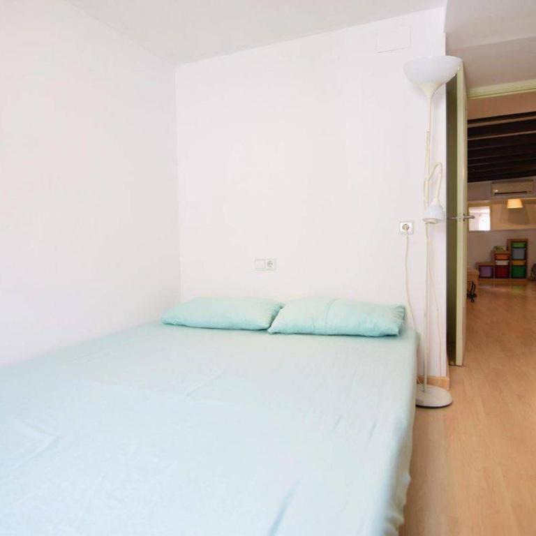 Apartment in the heart of Barcelona - Three-Bedroom Apartment - 13