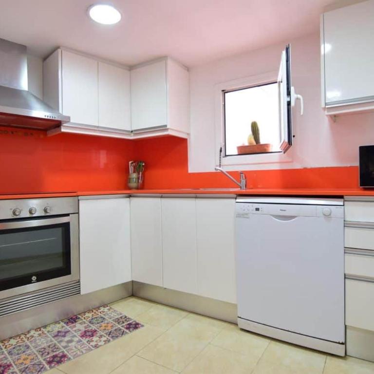 Apartment in the heart of Barcelona - Three-Bedroom Apartment - 11