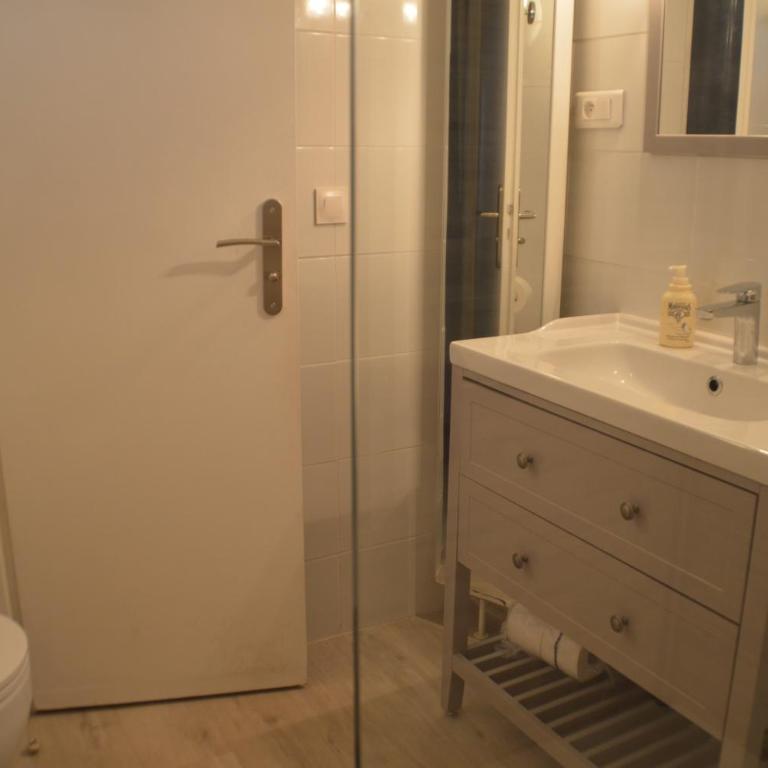 maison collioure - Three-Bedroom Vacation Home - 12