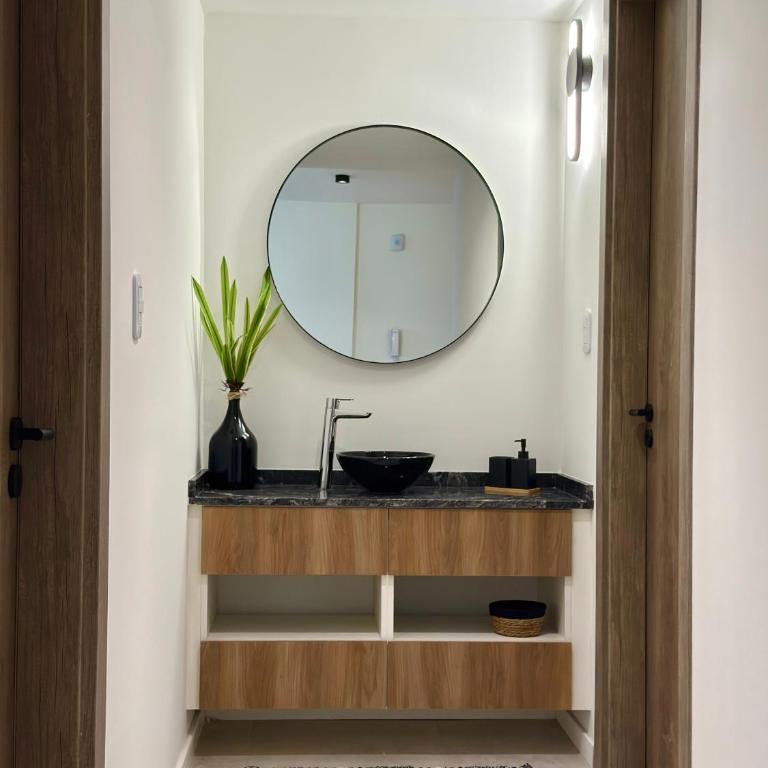 Departamento moderno pleno centro con pileta y cochera privada - Apartamento de 1 dormitorio - 25