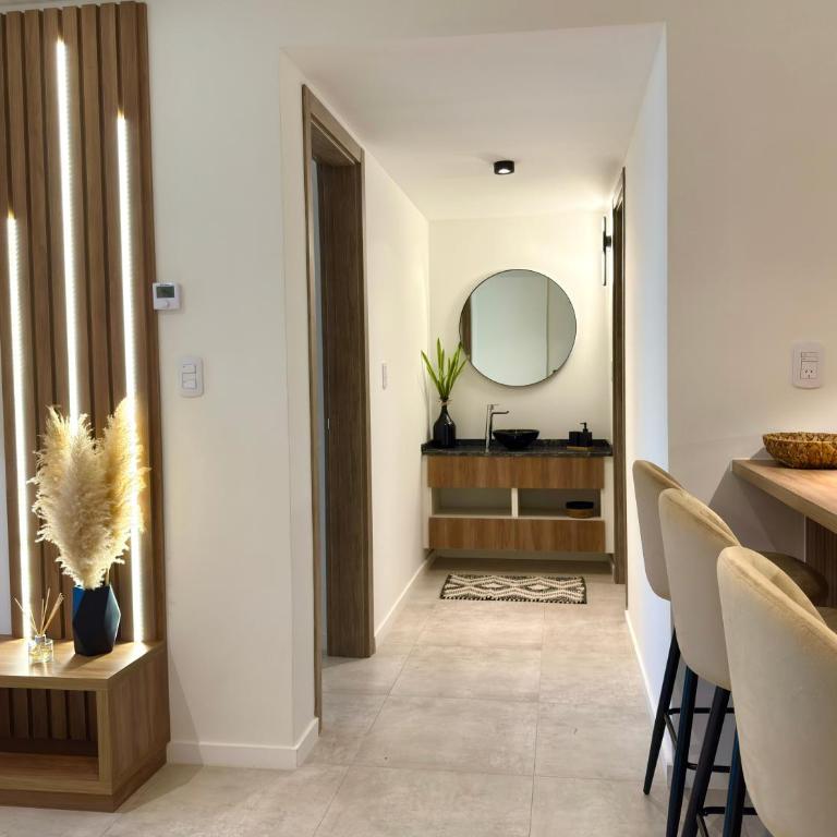 Departamento moderno pleno centro con pileta y cochera privada - Apartamento de 1 dormitorio - 2
