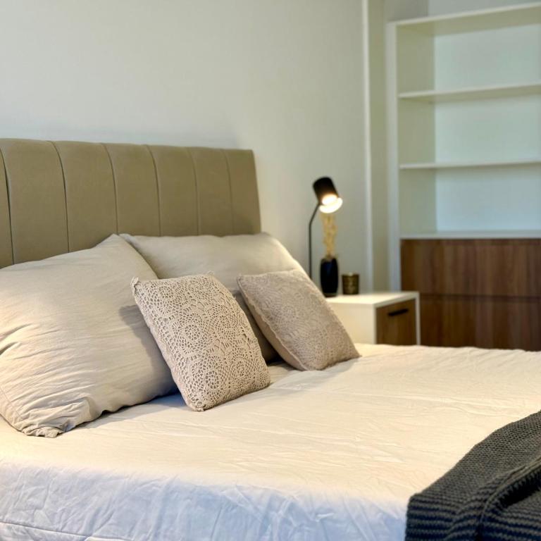 Departamento moderno pleno centro con pileta y cochera privada - Apartamento de 1 dormitorio - 24