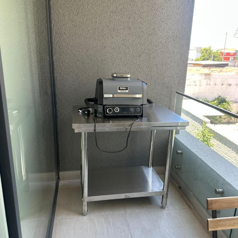 Modern Apt with Terrace and Gym Steps to Metro & Parque Bustamante - Apartment with Terrace - 18