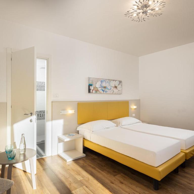 Hotel Villa Claudia - Deluxe Doppel-/Zweibettzimmer mit Gartenblick - 4