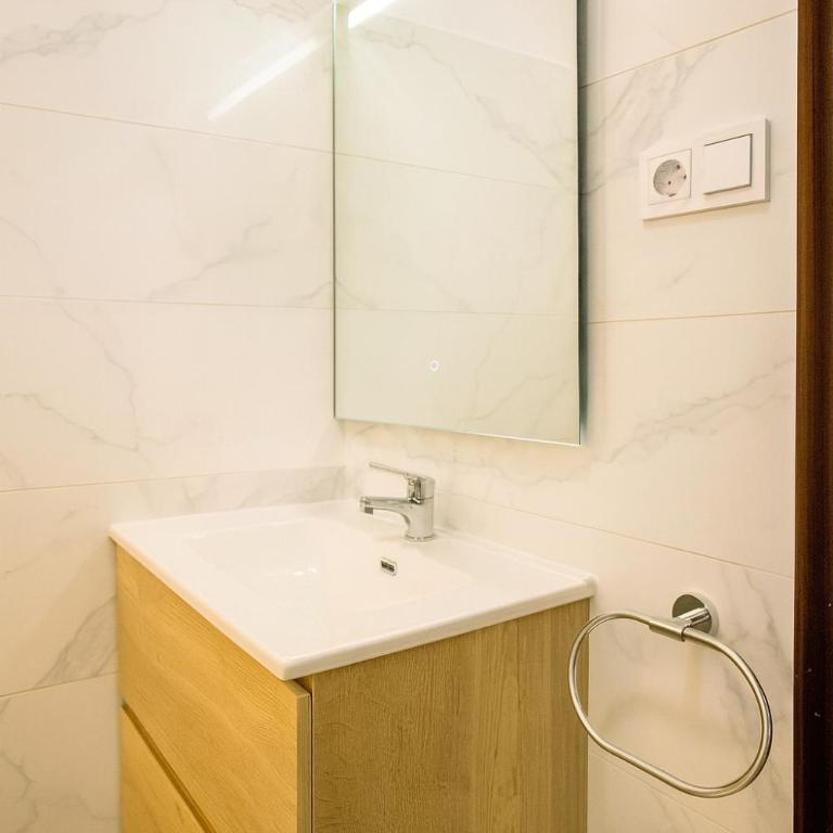 New renovate apartment near of the sea - Three-Bedroom Apartment - 9