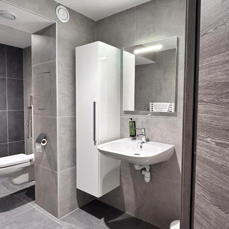 Hôtel Restaurant Le Madame - Chambre Double - Accessible aux Personnes à Mobilité Réduite - 2