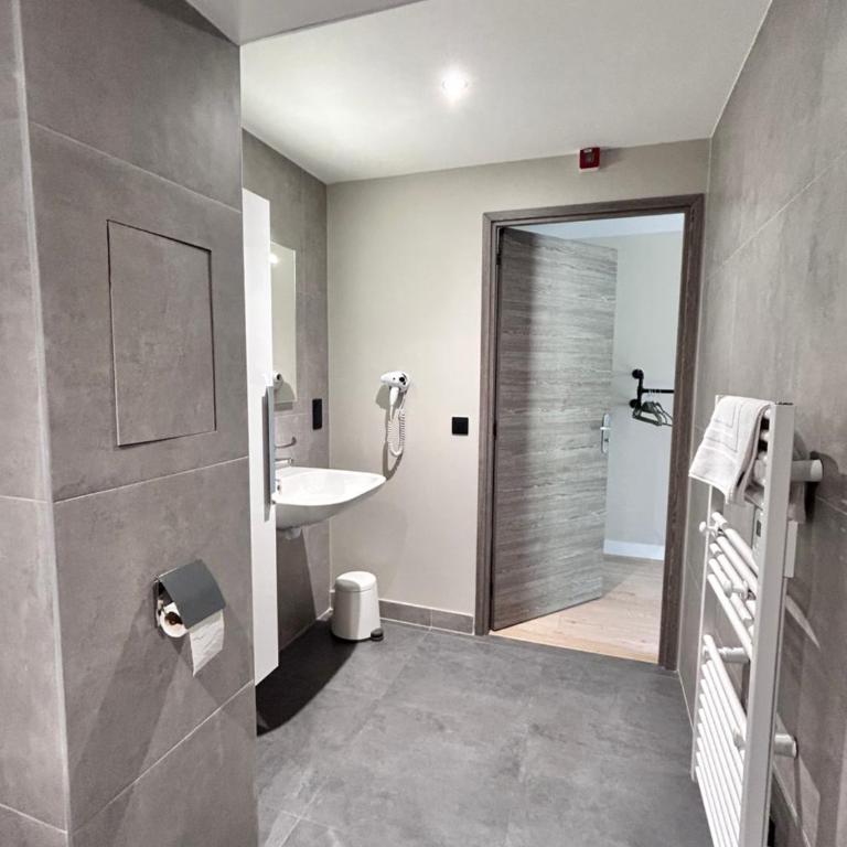 Hôtel Restaurant Le Madame - Chambre Double - Accessible aux Personnes à Mobilité Réduite - 3