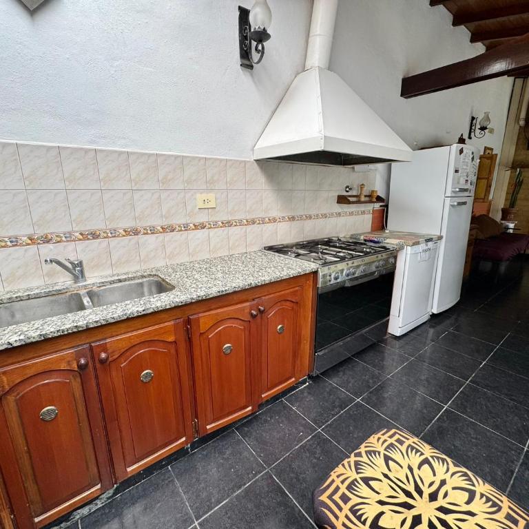 Casa Familiar con pileta y parrilla Punta Mogotes - Two-Bedroom House - 5