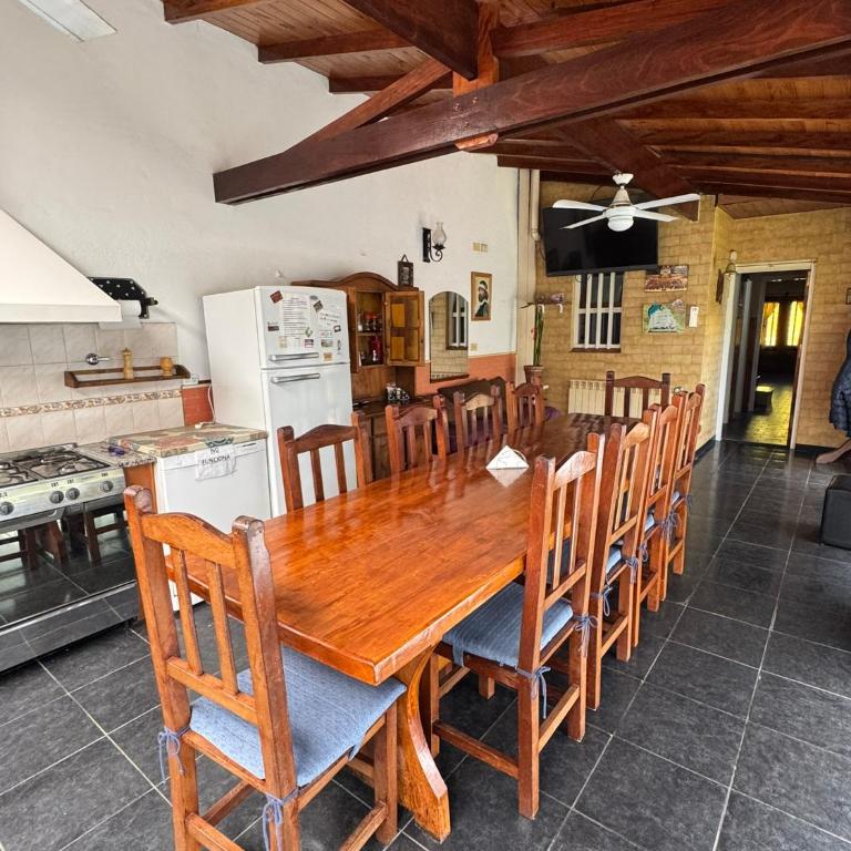 Casa Familiar con pileta y parrilla Punta Mogotes - Two-Bedroom House - 4