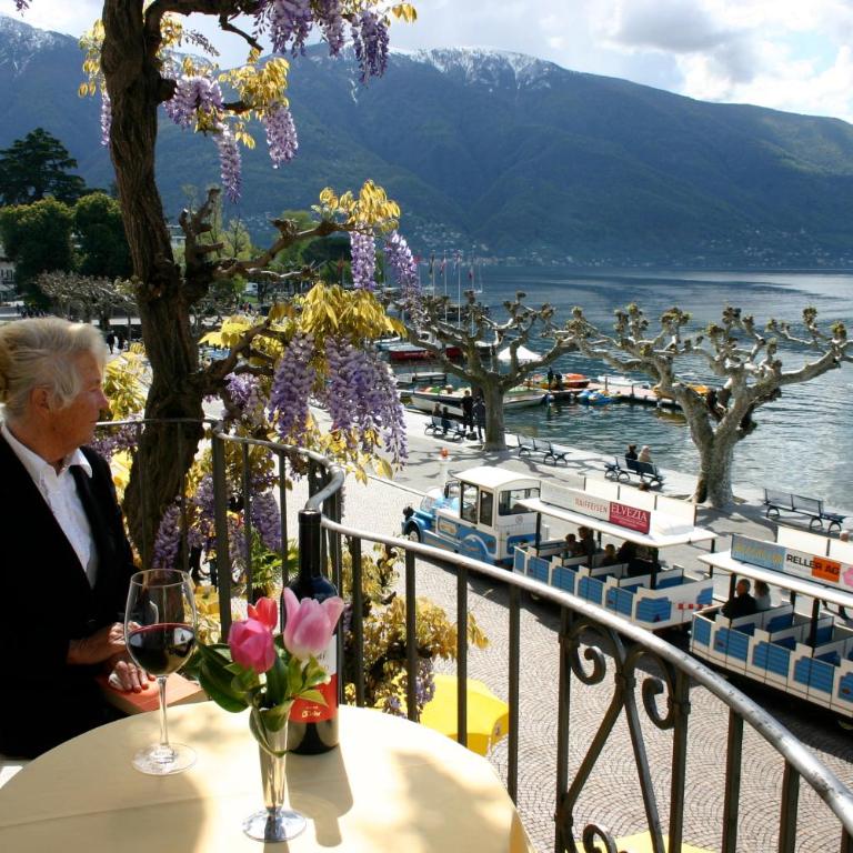 Hotel Tamaro - Camera Matrimoniale con Vista Lago - 7