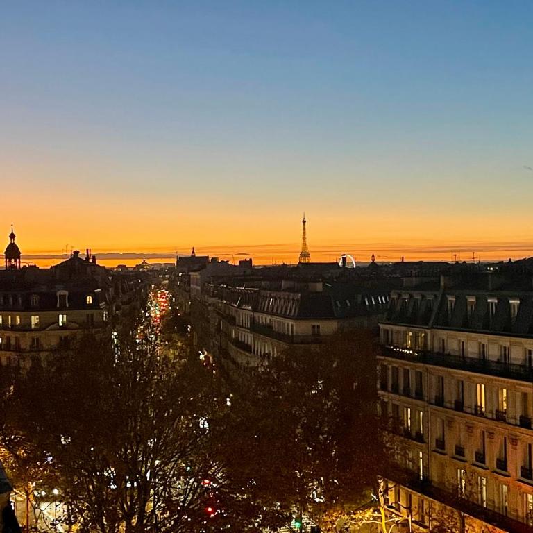 Eiffel Tower View Apartment - Chambre Double Deluxe avec Balcon - 2
