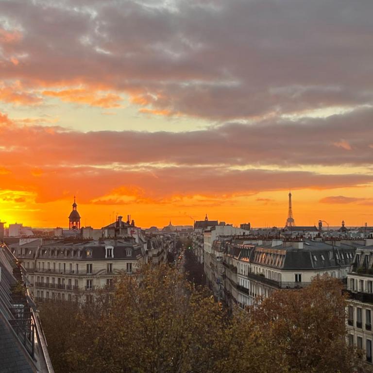 Eiffel Tower View Apartment - Chambre Double Deluxe avec Balcon - 4