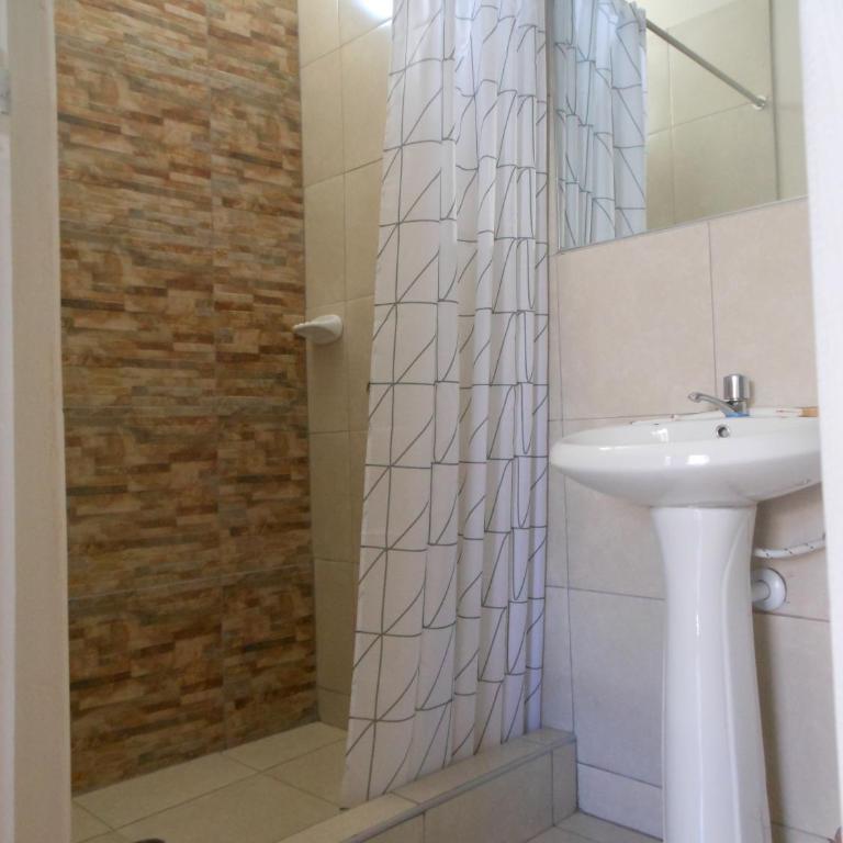 Bubamara San Lazaro - Double Room with Private Bathroom - 2