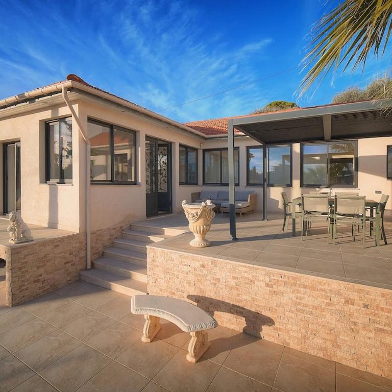 FRGK Villa Contemporaine Studio Indépendant Piscine, Calme Vue Dégagée - Villa 3 Chambres - 14