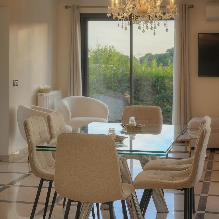FRGK Villa Contemporaine Studio Indépendant Piscine, Calme Vue Dégagée - Villa 3 Chambres - 40