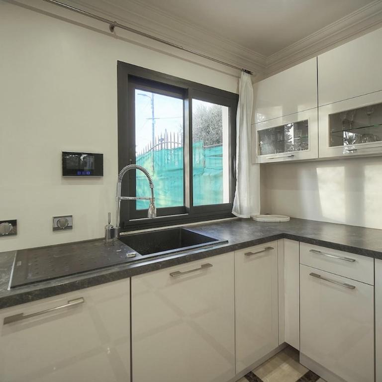 FRGK Villa Contemporaine Studio Indépendant Piscine, Calme Vue Dégagée - Villa 3 Chambres - 54