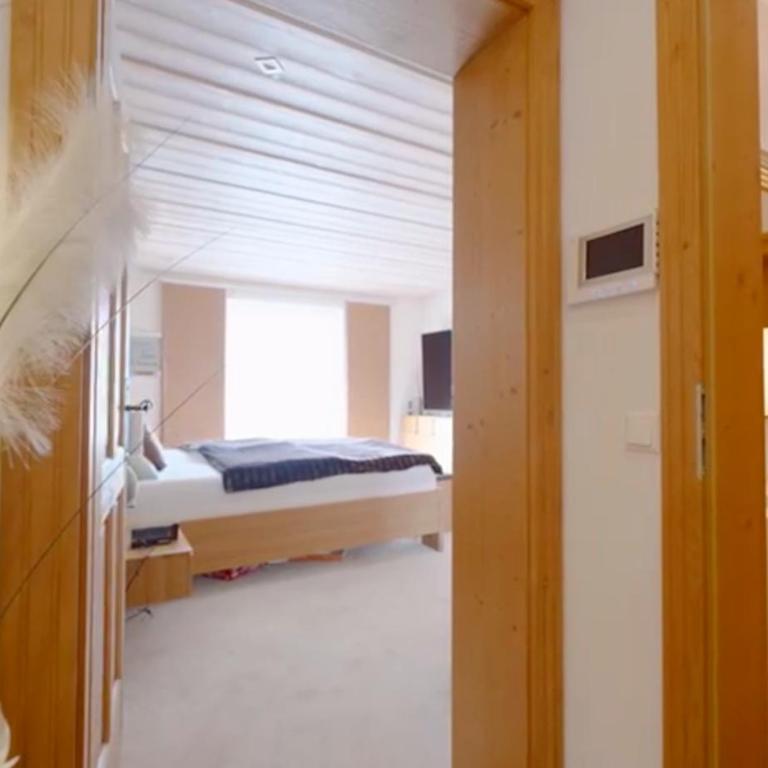 Das Maximilian - Feines Landhotel am Schliersee - Deluxe Doppelzimmer mit Balkon - 3
