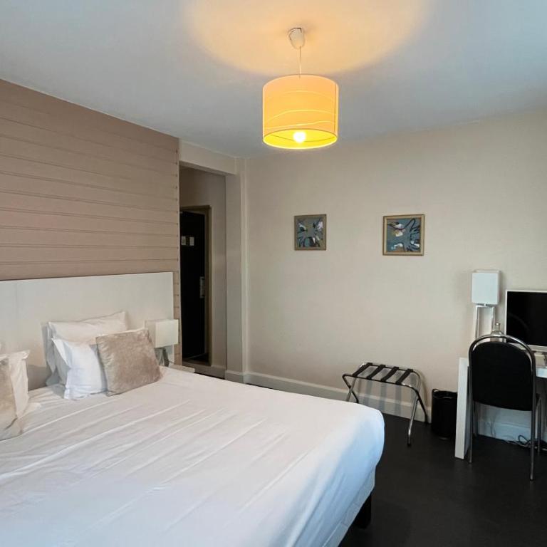 Hôtel La Réserve - Chambre Double Supérieure - 11