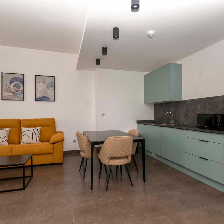 Palm Suites Gran Vía - One-Bedroom Apartment with Balcony - 3