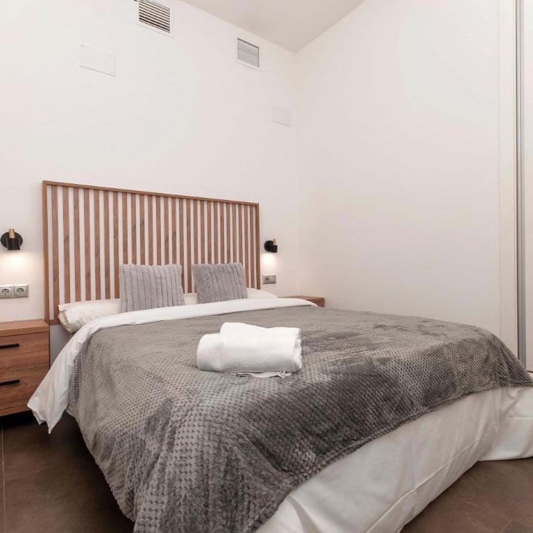 Palm Suites Gran Vía - One-Bedroom Apartment with Balcony - 2