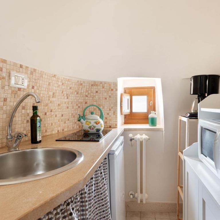 Tulipano Trullo Experience con Piscina ALBEROBELLO - Camera Quadrupla con Bagno - 10