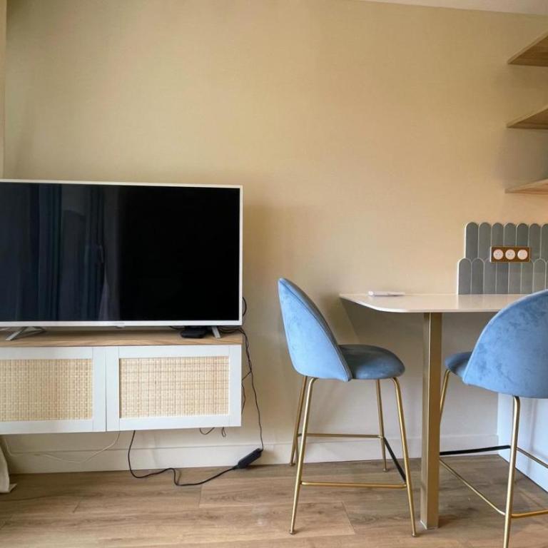 Écume et Sérénité Parking Privé Wifi Clim et LIT en 140 - Deluxe Studio - 2
