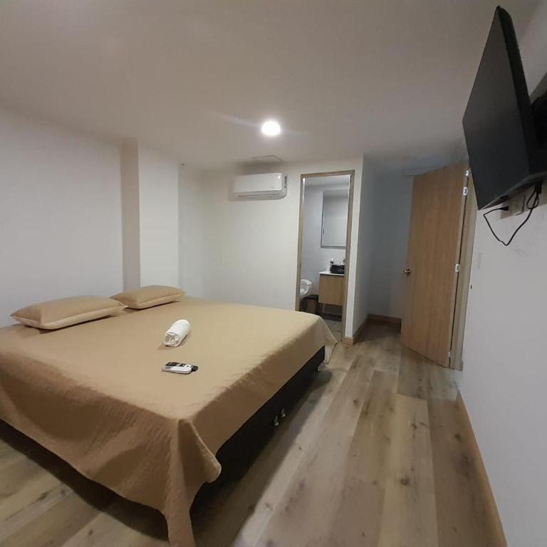 MEDELLIN ALOJAMIENTO EN Laureles - Three-Bedroom Apartment - 9