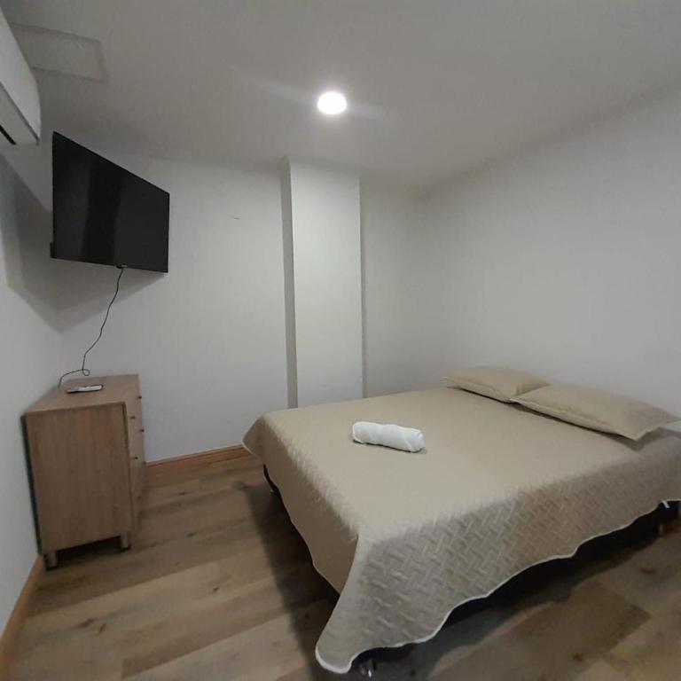 MEDELLIN ALOJAMIENTO EN Laureles - Three-Bedroom Apartment - 14