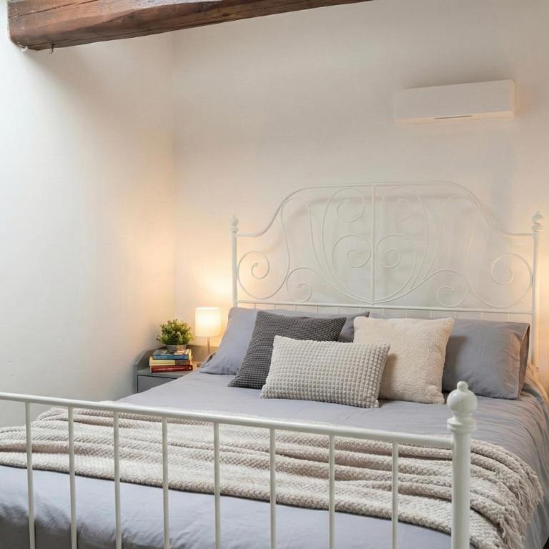 Teatro Bellini, apartment in the historic center - One-Bedroom Apartment - 1
