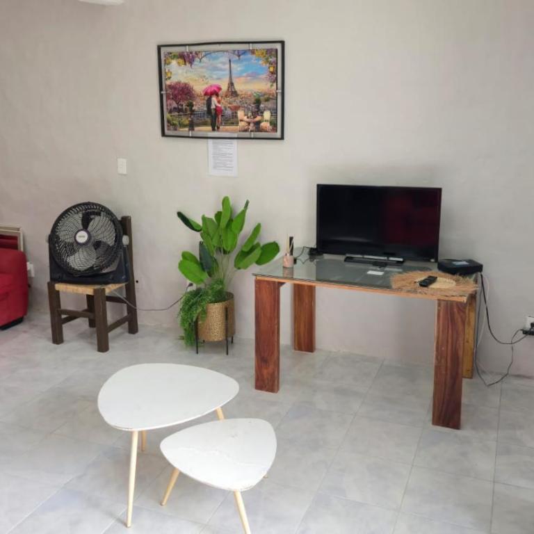 Familiar, amplio y con alberca - Apartamento de 3 dormitorios - 67