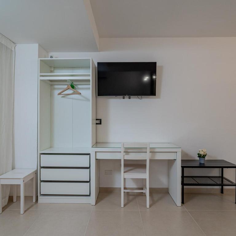 Domo Archea, al centro di Olbia - Camera Tripla con Bagno Privato - 8