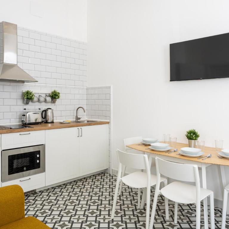 Holidays2Malaga Picasuss Loft New Built Close Huelin Beach and Promenade - Loft - 3