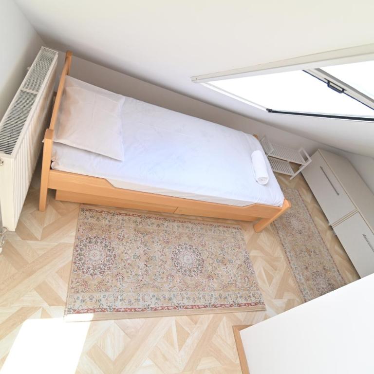 Botanical Hideout - Near City Center & Free Parking - Two-Bedroom Apartment - 7