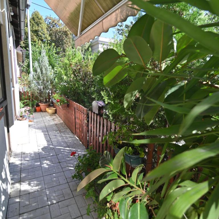Botanical Hideout - Near City Center & Free Parking - Two-Bedroom Apartment - 8