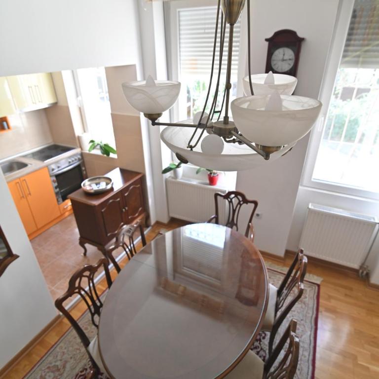 Botanical Hideout - Near City Center & Free Parking - Two-Bedroom Apartment - 15
