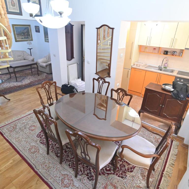 Botanical Hideout - Near City Center & Free Parking - Two-Bedroom Apartment - 21