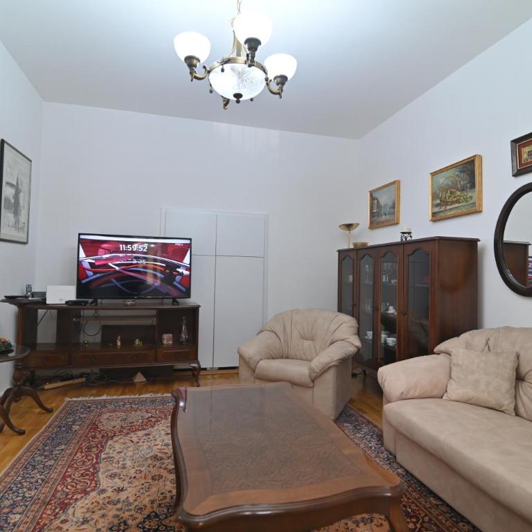 Botanical Hideout - Near City Center & Free Parking - Two-Bedroom Apartment - 23