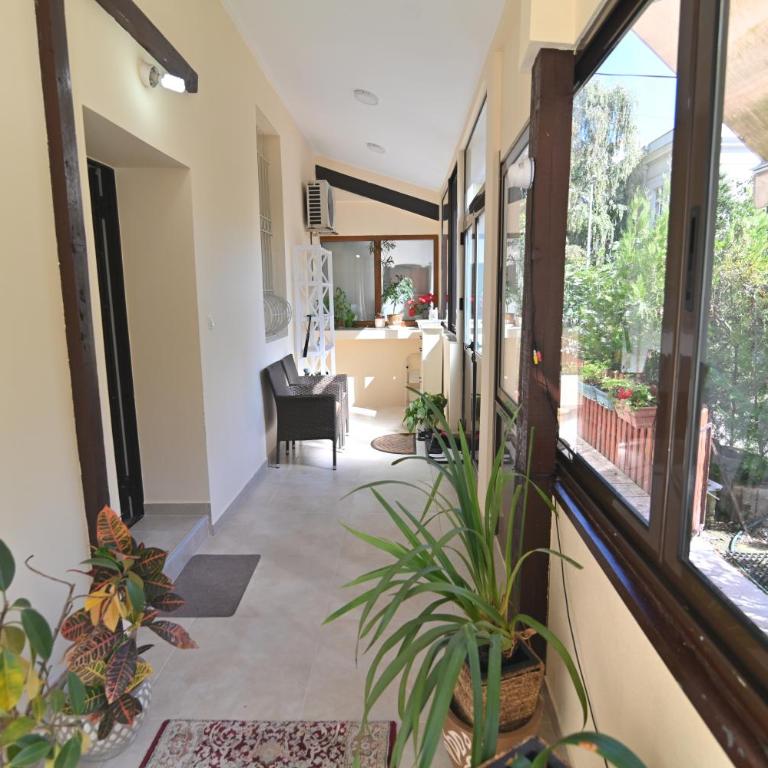Botanical Hideout - Near City Center & Free Parking - Two-Bedroom Apartment - 27