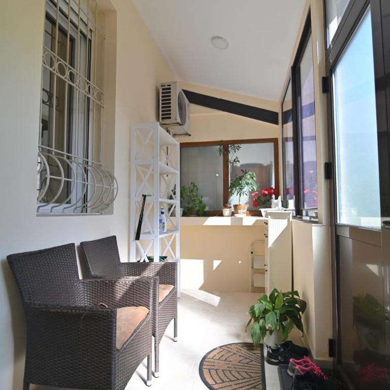 Botanical Hideout - Near City Center & Free Parking - Two-Bedroom Apartment - 28
