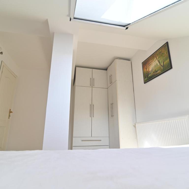 Botanical Hideout - Near City Center & Free Parking - Two-Bedroom Apartment - 32