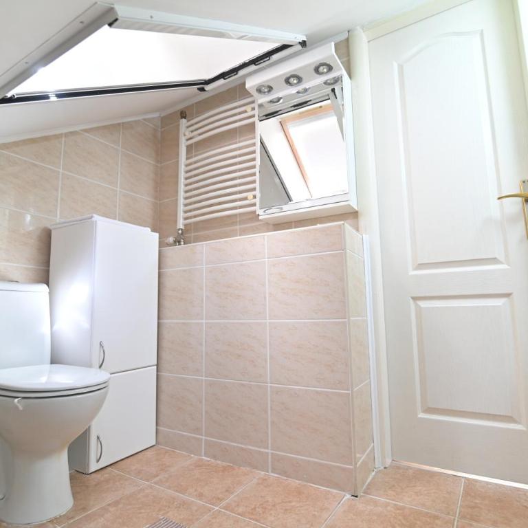 Botanical Hideout - Near City Center & Free Parking - Two-Bedroom Apartment - 35