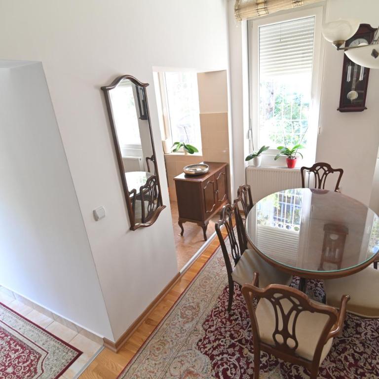 Botanical Hideout - Near City Center & Free Parking - Two-Bedroom Apartment - 36