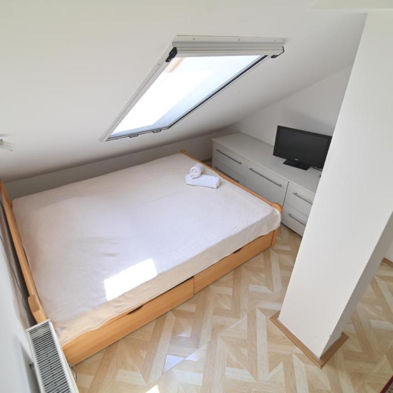 Botanical Hideout - Near City Center & Free Parking - Two-Bedroom Apartment - 38