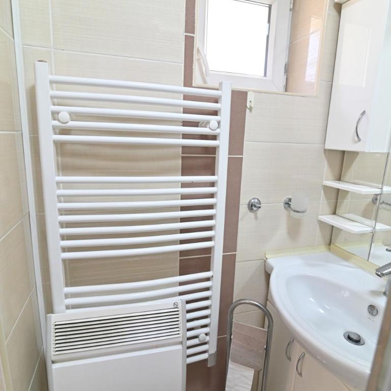 Botanical Hideout - Near City Center & Free Parking - Two-Bedroom Apartment - 41