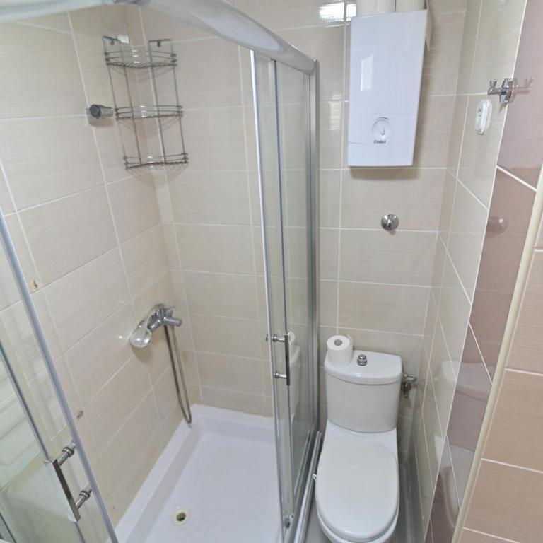 Botanical Hideout - Near City Center & Free Parking - Two-Bedroom Apartment - 48