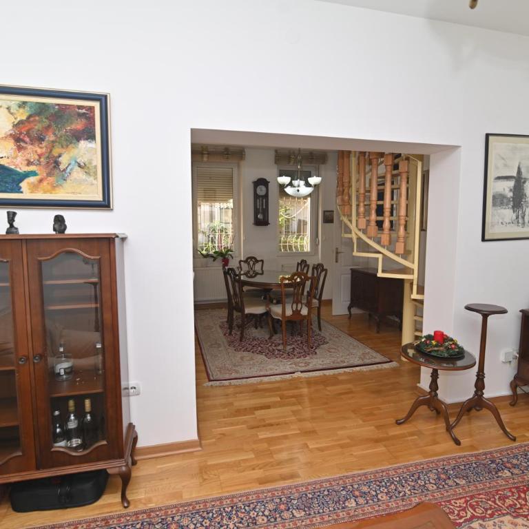Botanical Hideout - Near City Center & Free Parking - Two-Bedroom Apartment - 53