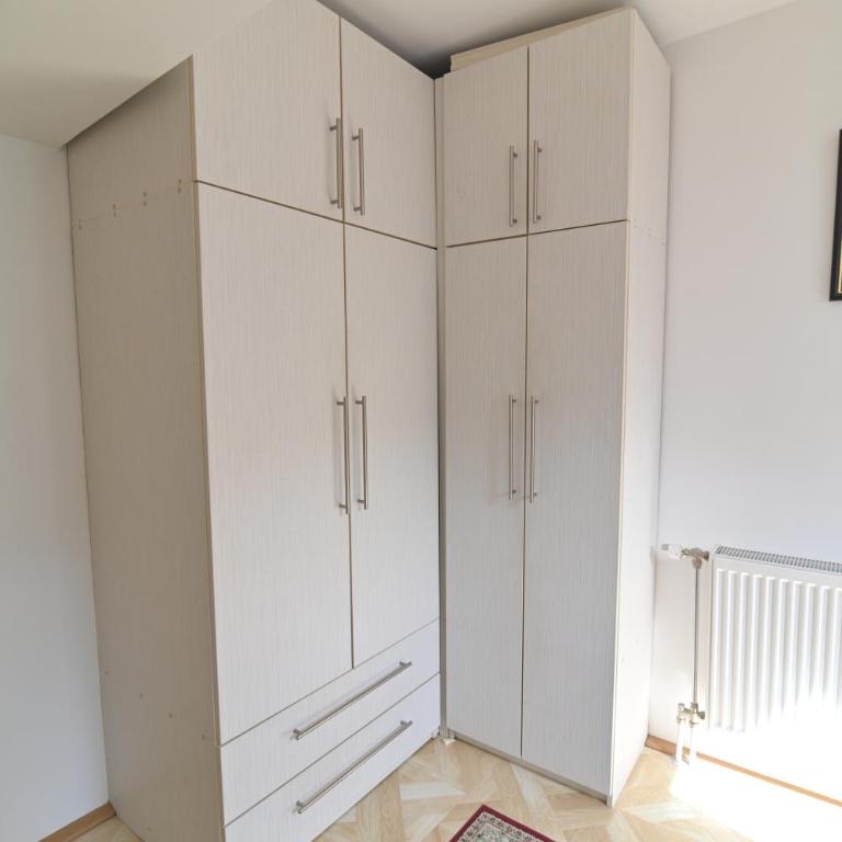 Botanical Hideout - Near City Center & Free Parking - Two-Bedroom Apartment - 55