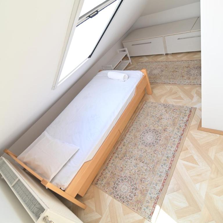 Botanical Hideout - Near City Center & Free Parking - Two-Bedroom Apartment - 56